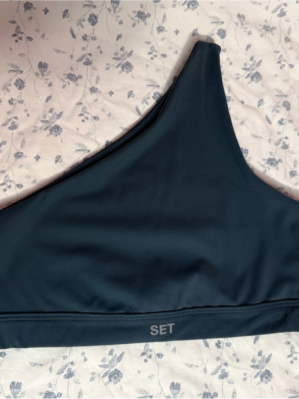SET Active LUXFORM® ONE
SHOULDER - RIVER